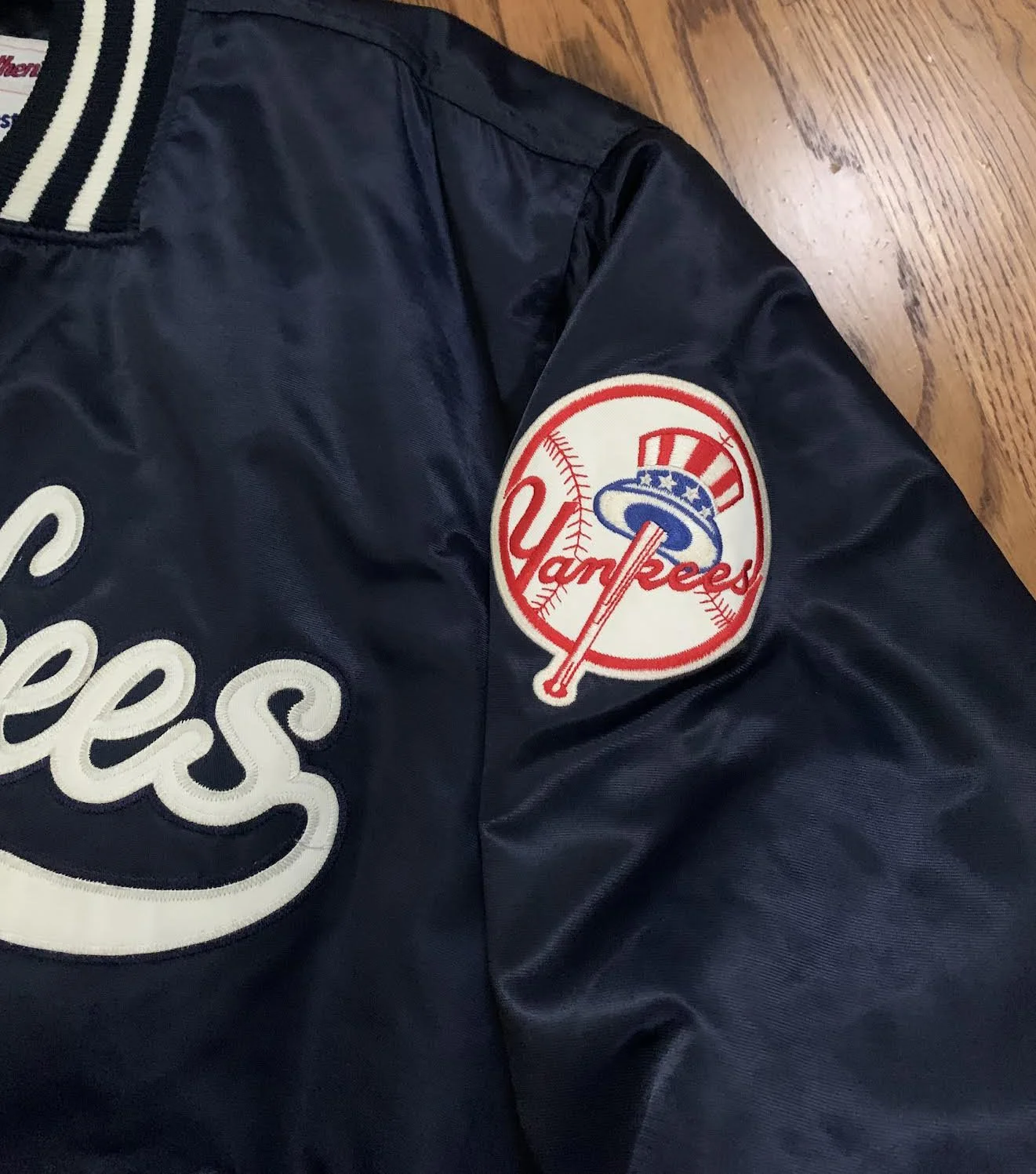 Vintage Majestic New York Yankees Satin Dugout Jacket (Size M